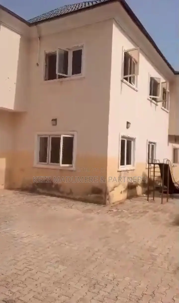 5bdrm Duplex in Trans Ekulu , New for sale in Enugu