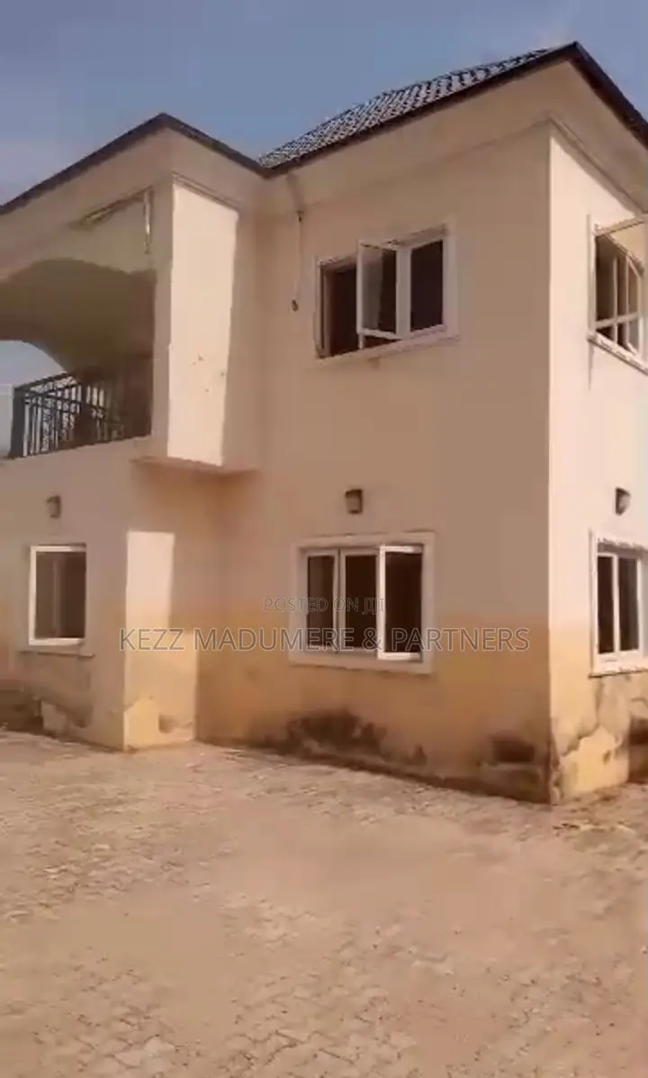 5bdrm Duplex in Trans Ekulu , New for sale in Enugu