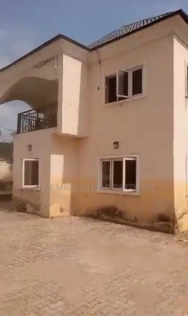 5bdrm Duplex in Trans Ekulu , New for sale in Enugu