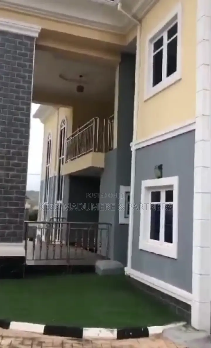 5bdrm Duplex in Golf Estate Annex , for sale in Enugu