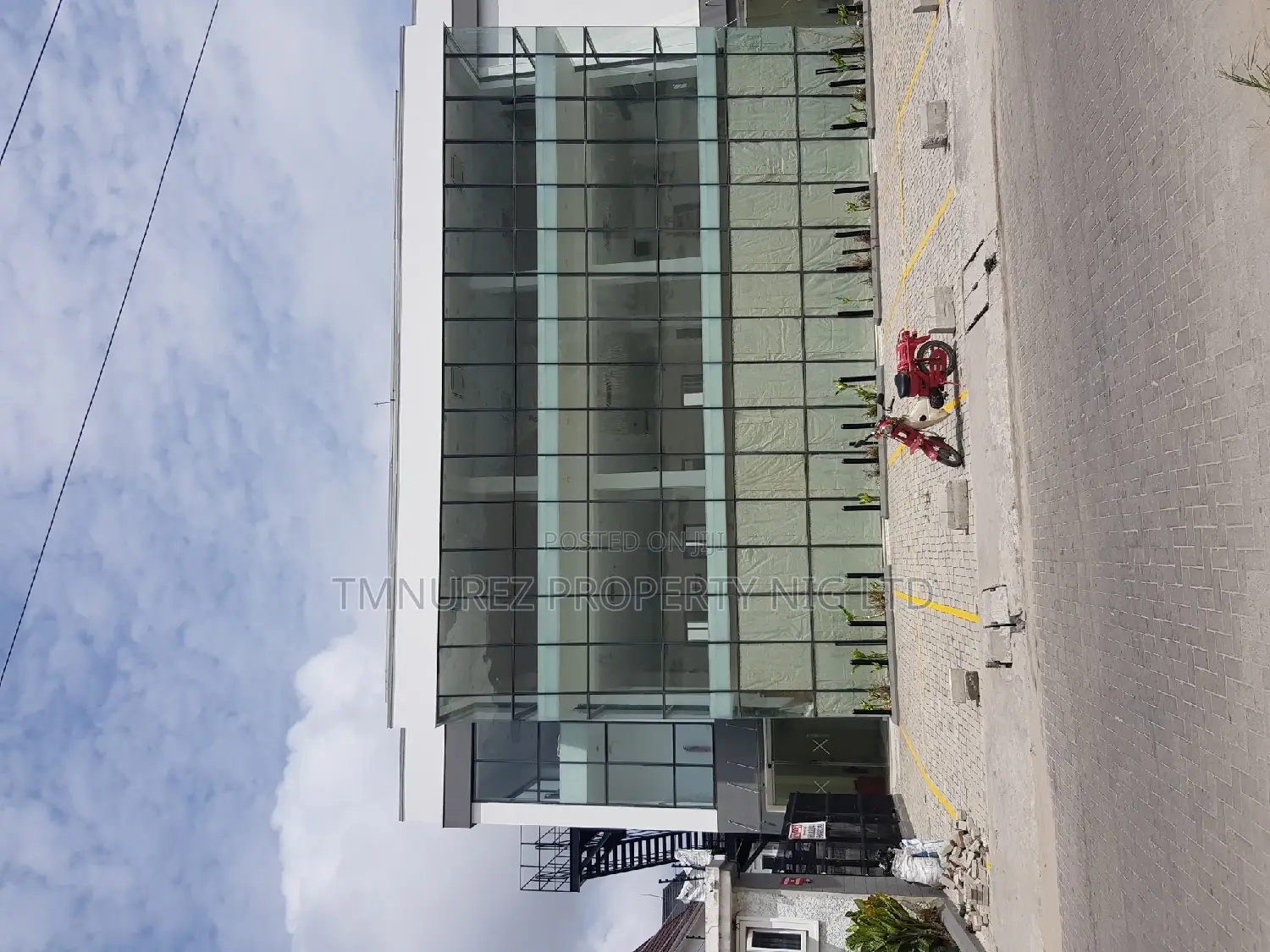 Open Space in a Very Good Location 210sqm in Chevron