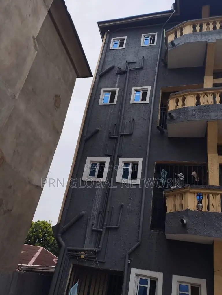 40 Rooms Hostel At Nekede For Sale. in Owerri