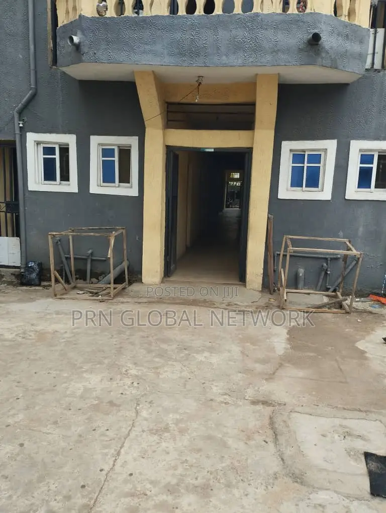 40 Rooms Hostel At Nekede For Sale. in Owerri