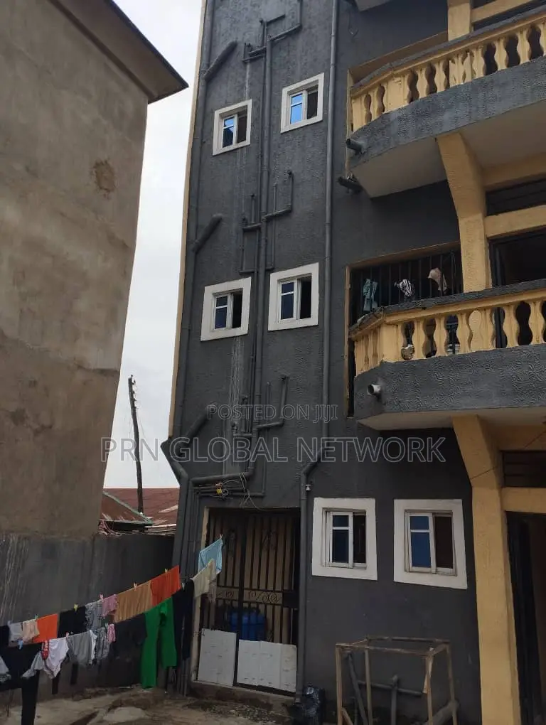 40 Rooms Hostel At Nekede For Sale. in Owerri