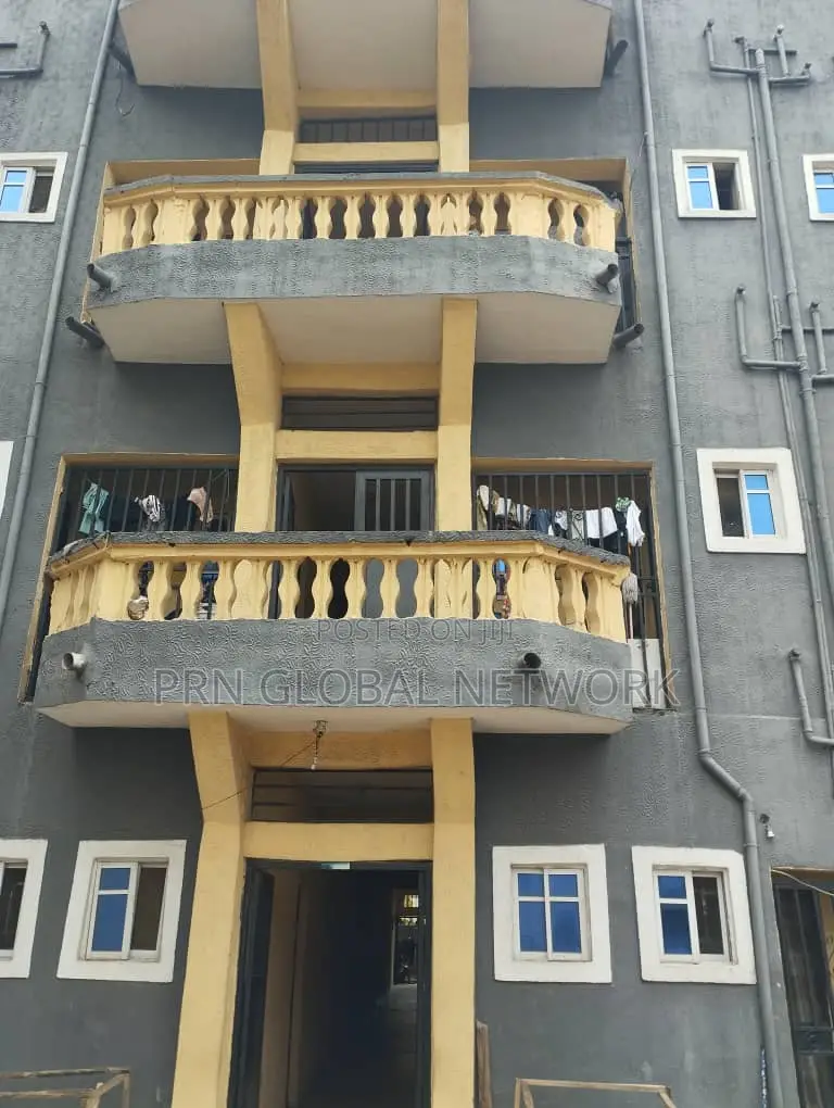 40 Rooms Hostel At Nekede For Sale. in Owerri