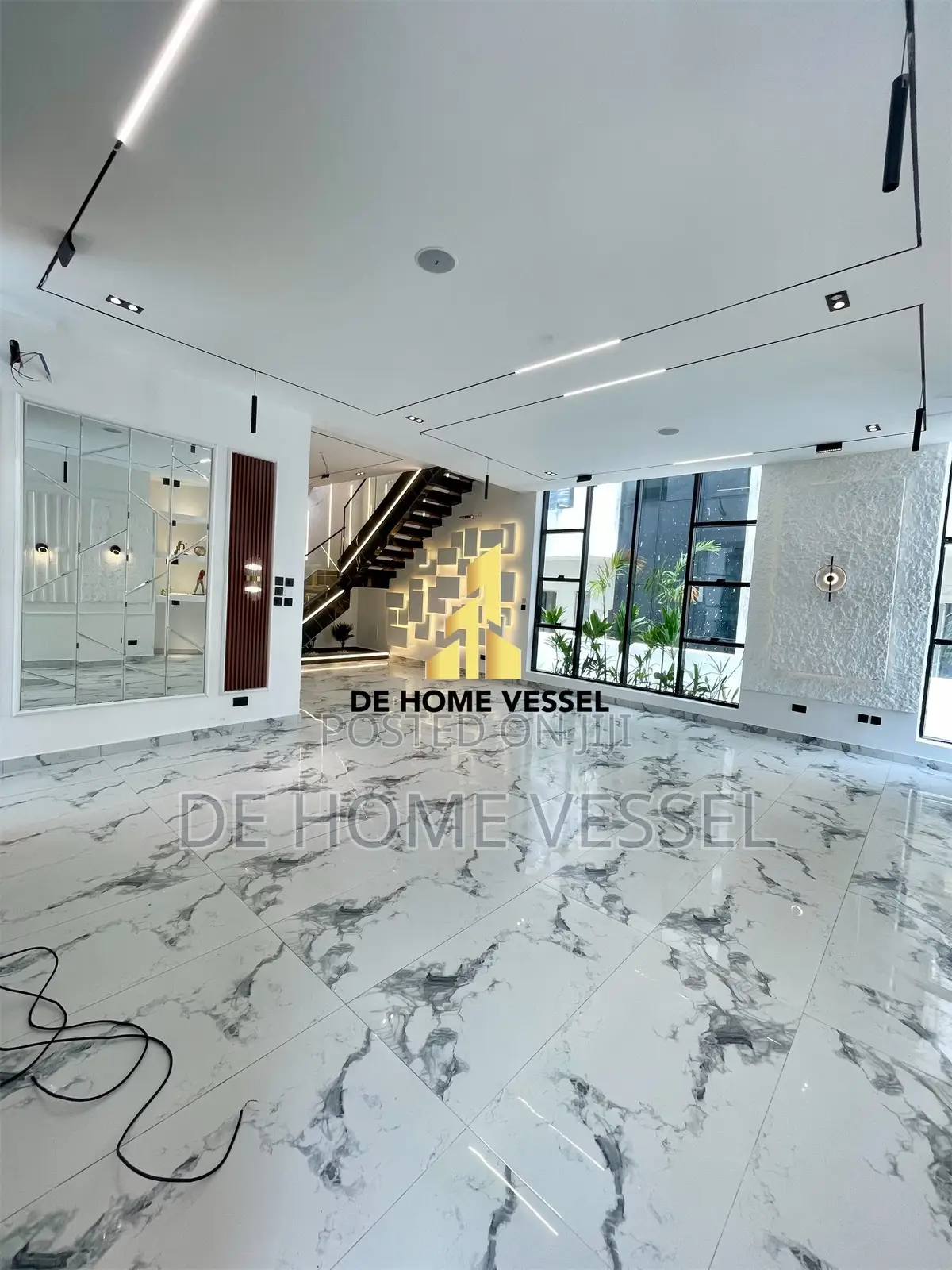 5bdrm Duplex in Chevron for sale in Chevron