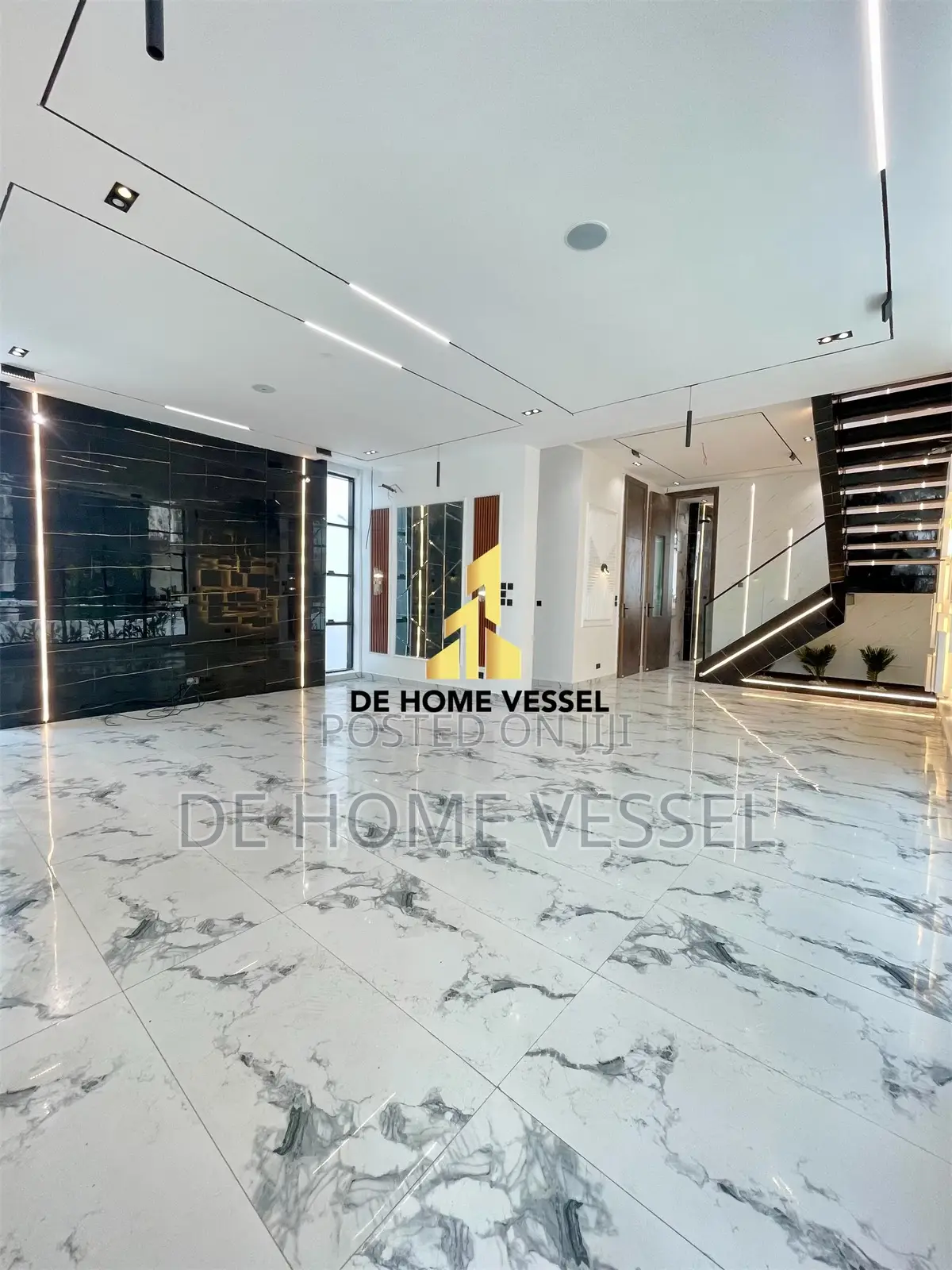 5bdrm Duplex in Chevron for sale in Chevron
