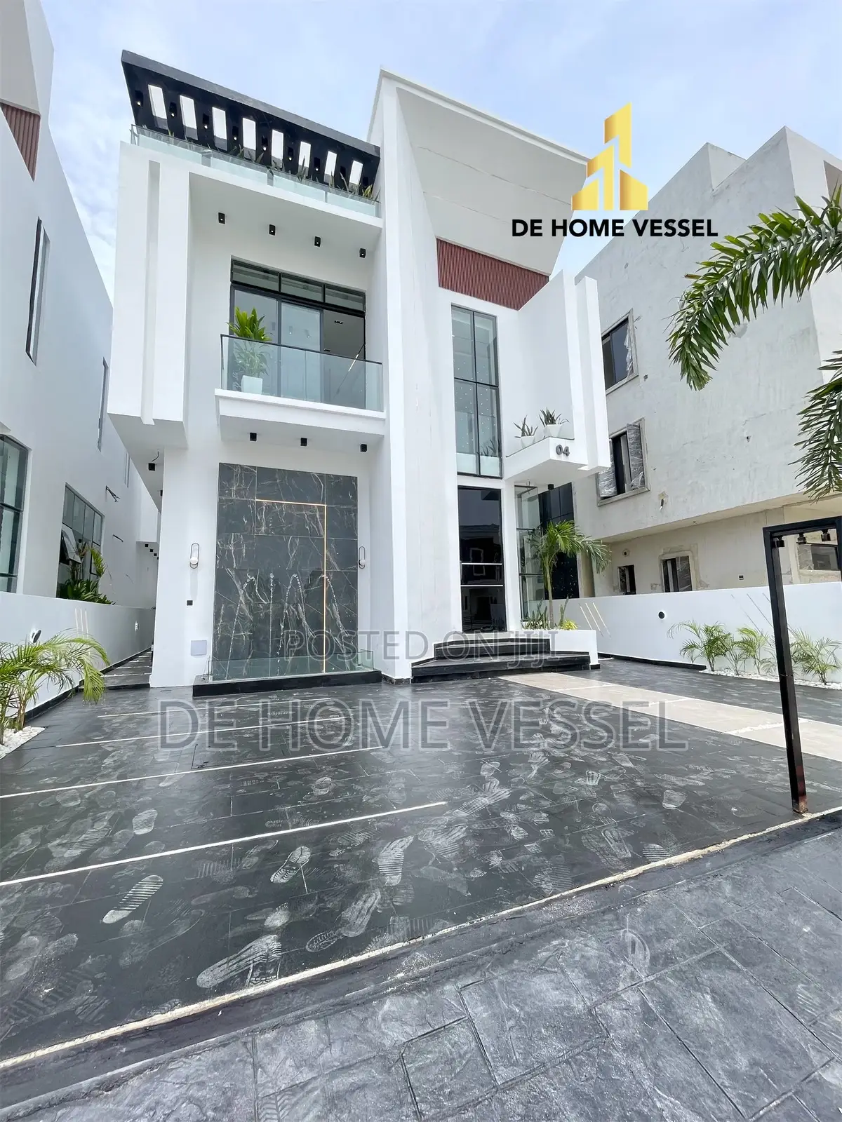 5bdrm Duplex in Chevron for sale in Chevron