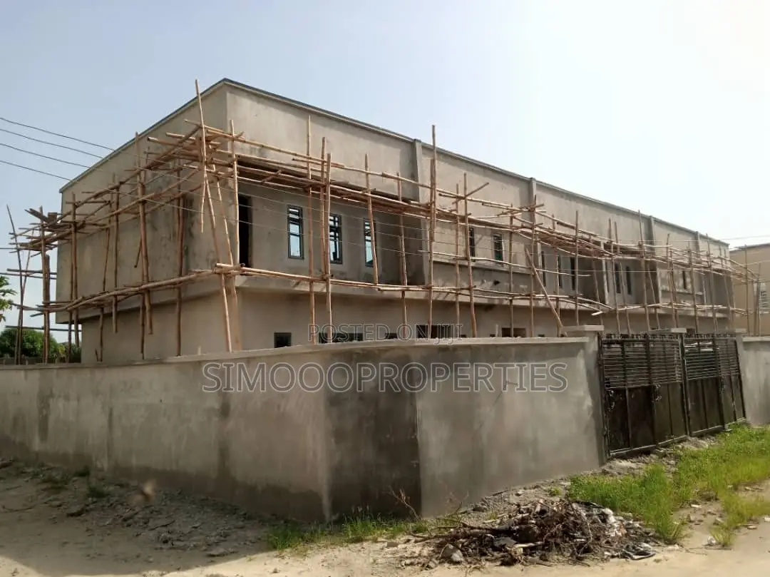4bdrm Duplex in Lakowe Gulf for sale in Lakowe