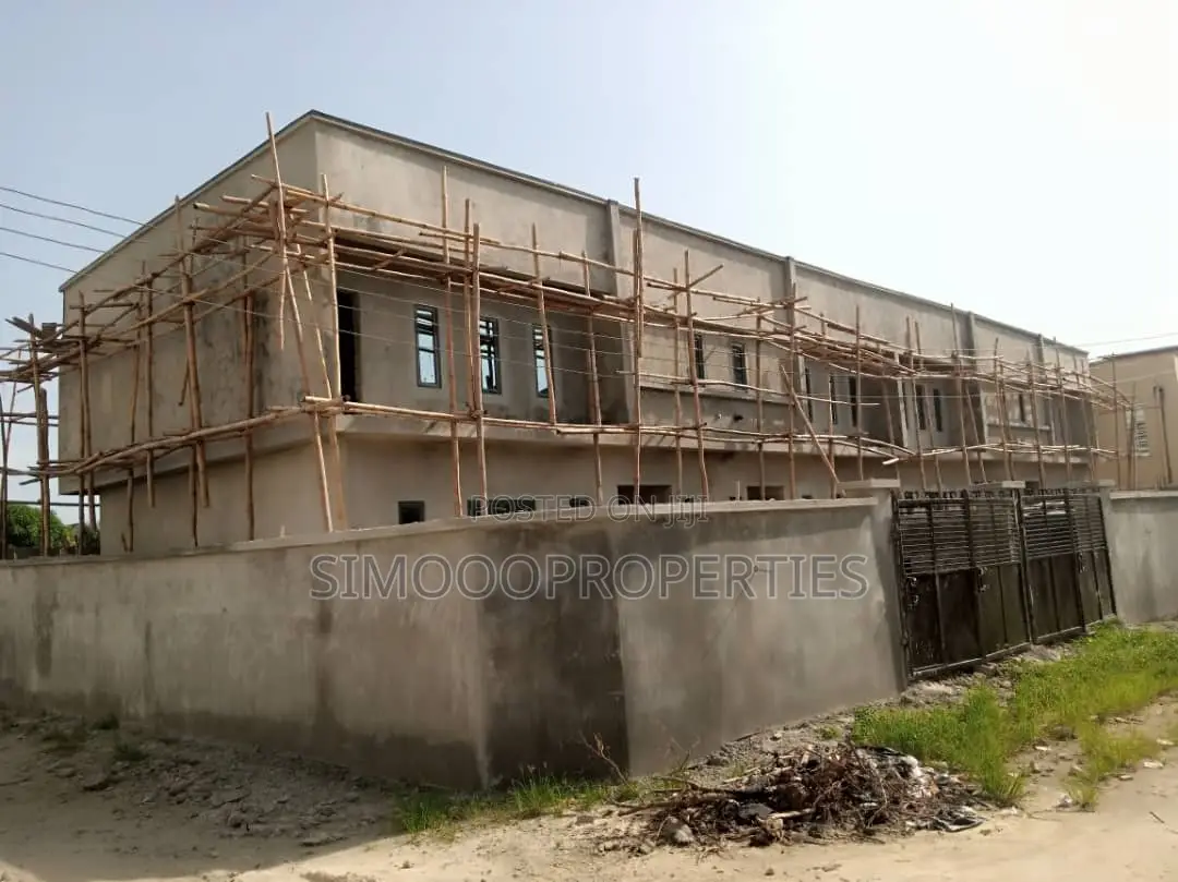 4bdrm Duplex in Lakowe Gulf for sale in Lakowe