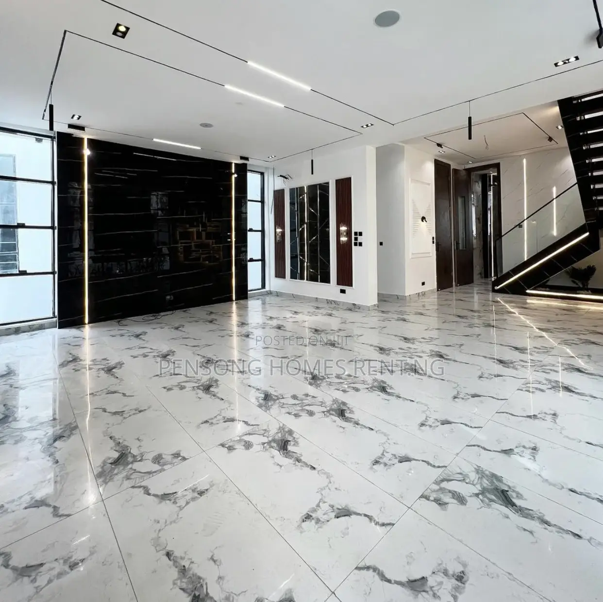 5bdrm Duplex in Chevron Estate for sale in Chevron