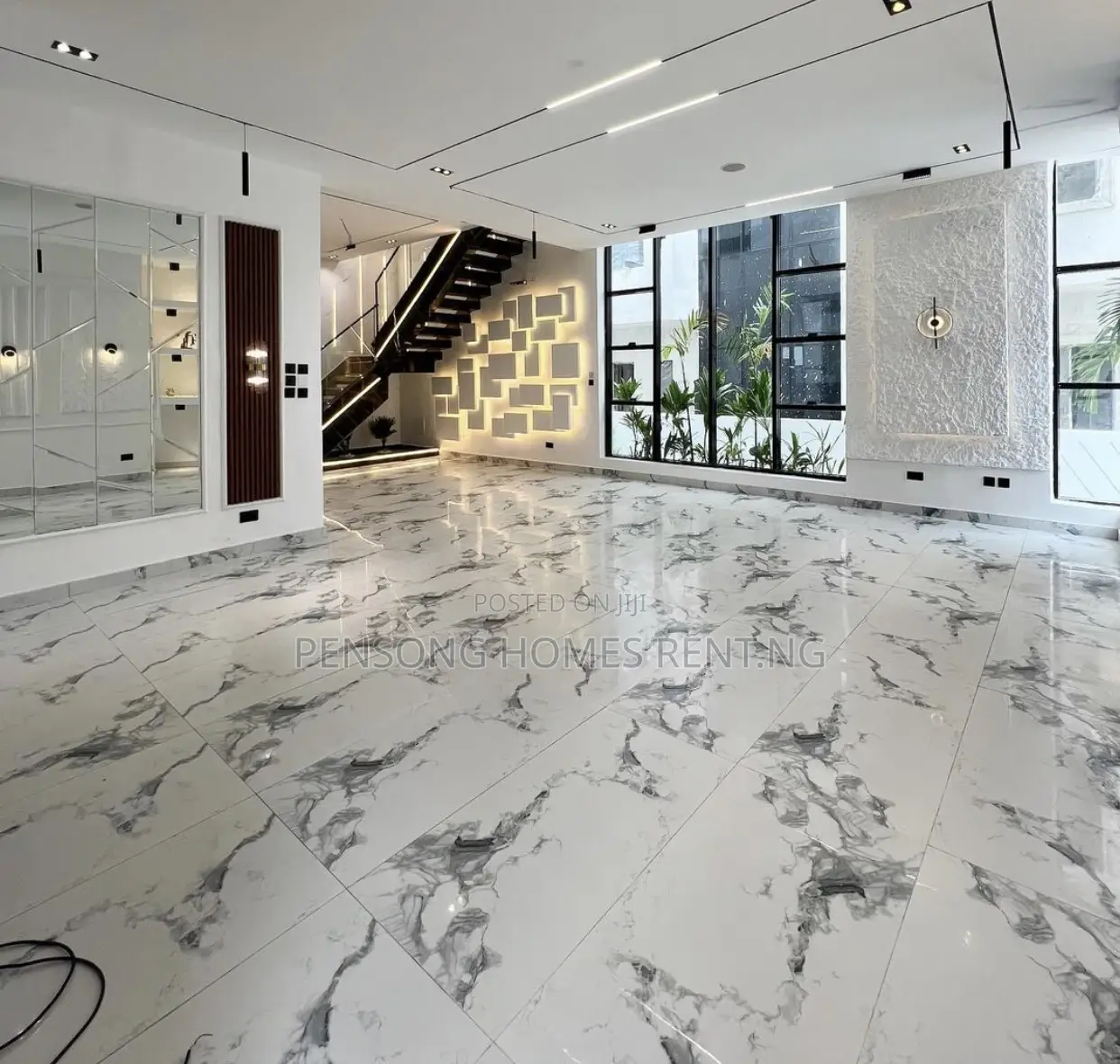 5bdrm Duplex in Chevron Estate for sale in Chevron