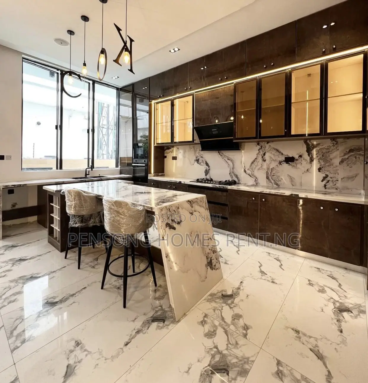 5bdrm Duplex in Chevron Estate for sale in Chevron