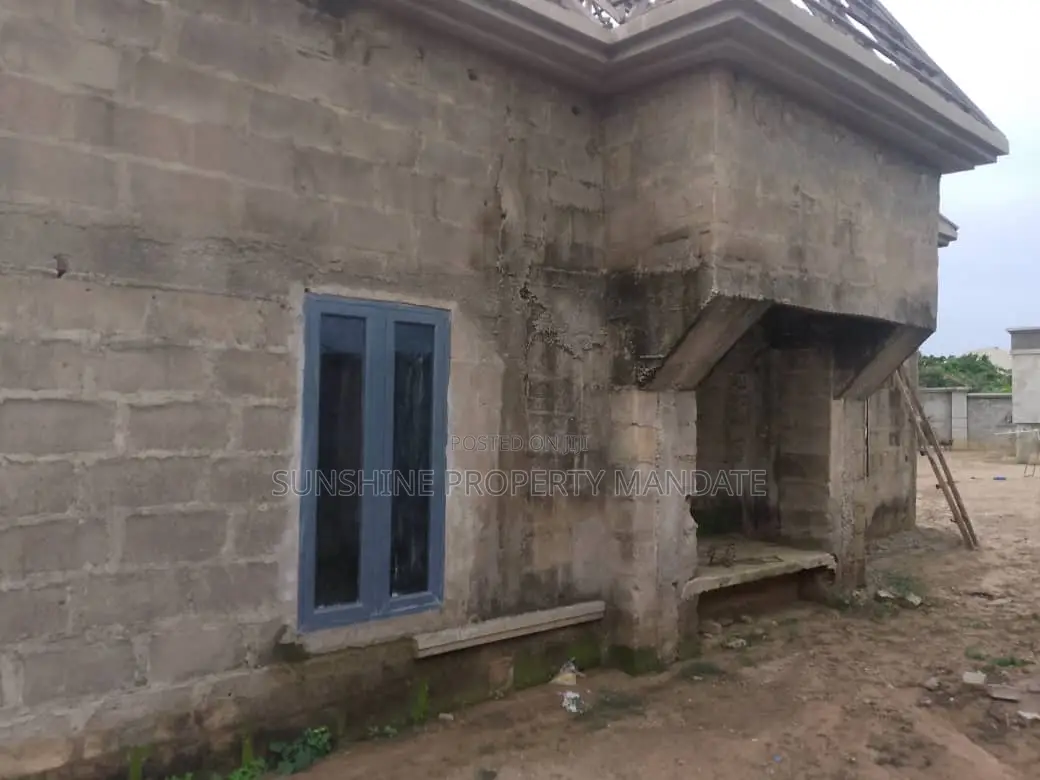 4bdrm Bungalow in Obaile Airport Road, Akure for sale in Akure