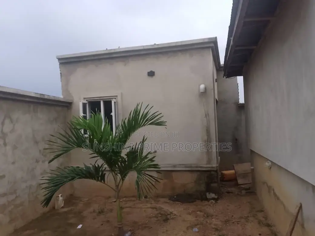 4bdrm Bungalow in Obaile Airport Road, Akure for sale in Akure