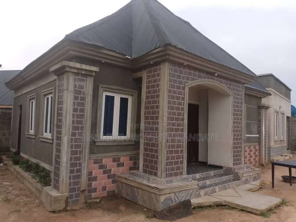 4bdrm Bungalow in Obaile Airport Road, Akure for sale in Akure