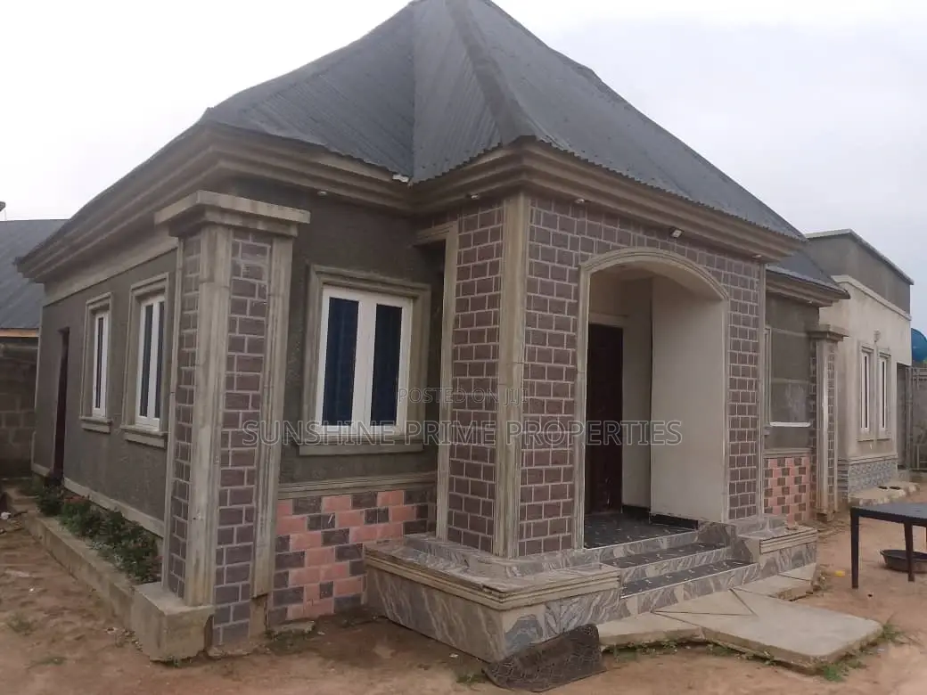 4bdrm Bungalow in Obaile Airport Road, Akure for sale in Akure