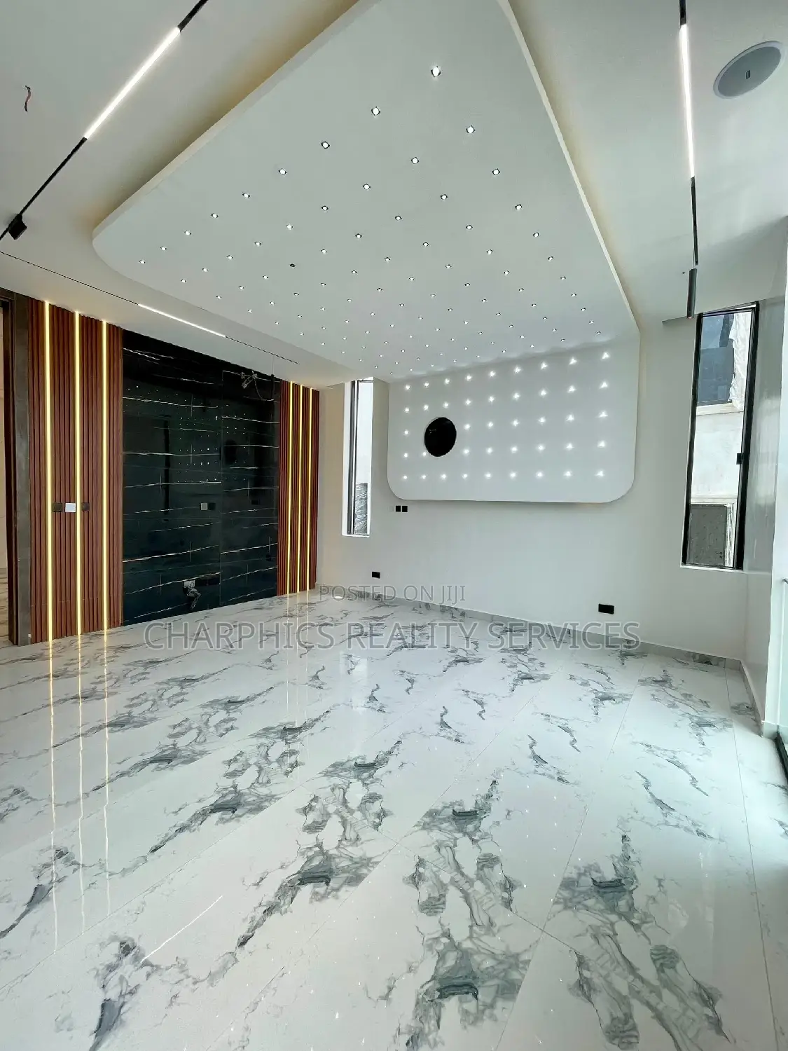 5bdrm Duplex in Chevron for sale in Chevron