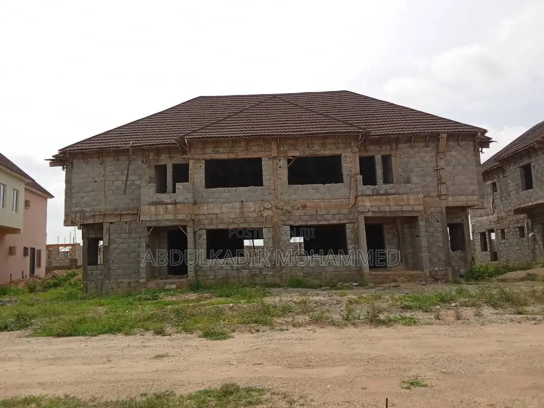 4bdrm Duplex in Khaniz Estate, Gwarinpa for sale in Gwarinpa