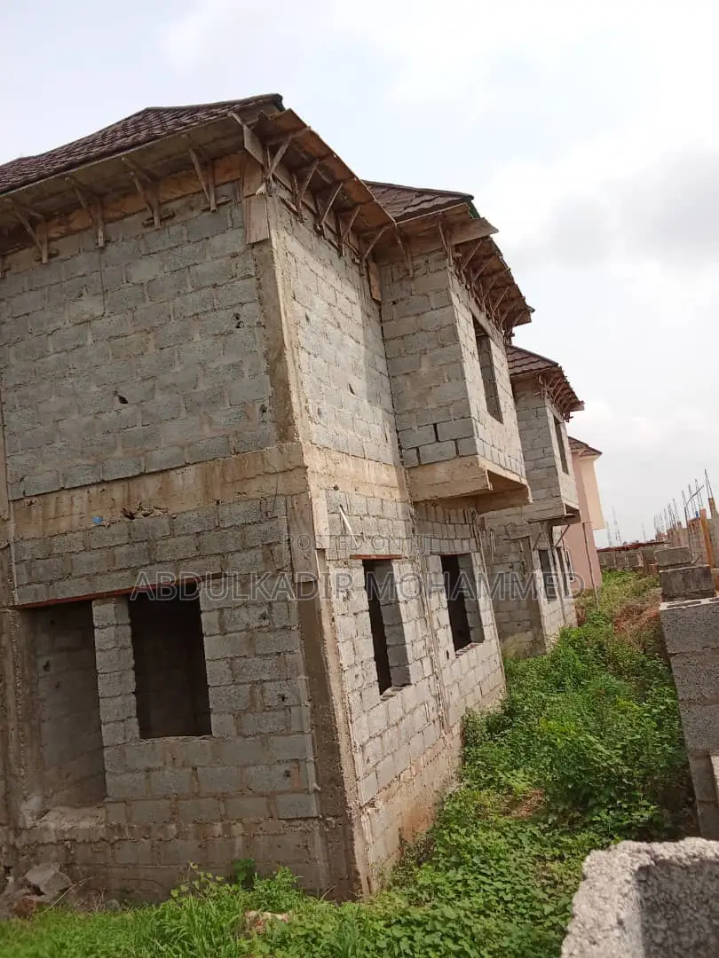 4bdrm Duplex in Khaniz Estate, Gwarinpa for sale in Gwarinpa