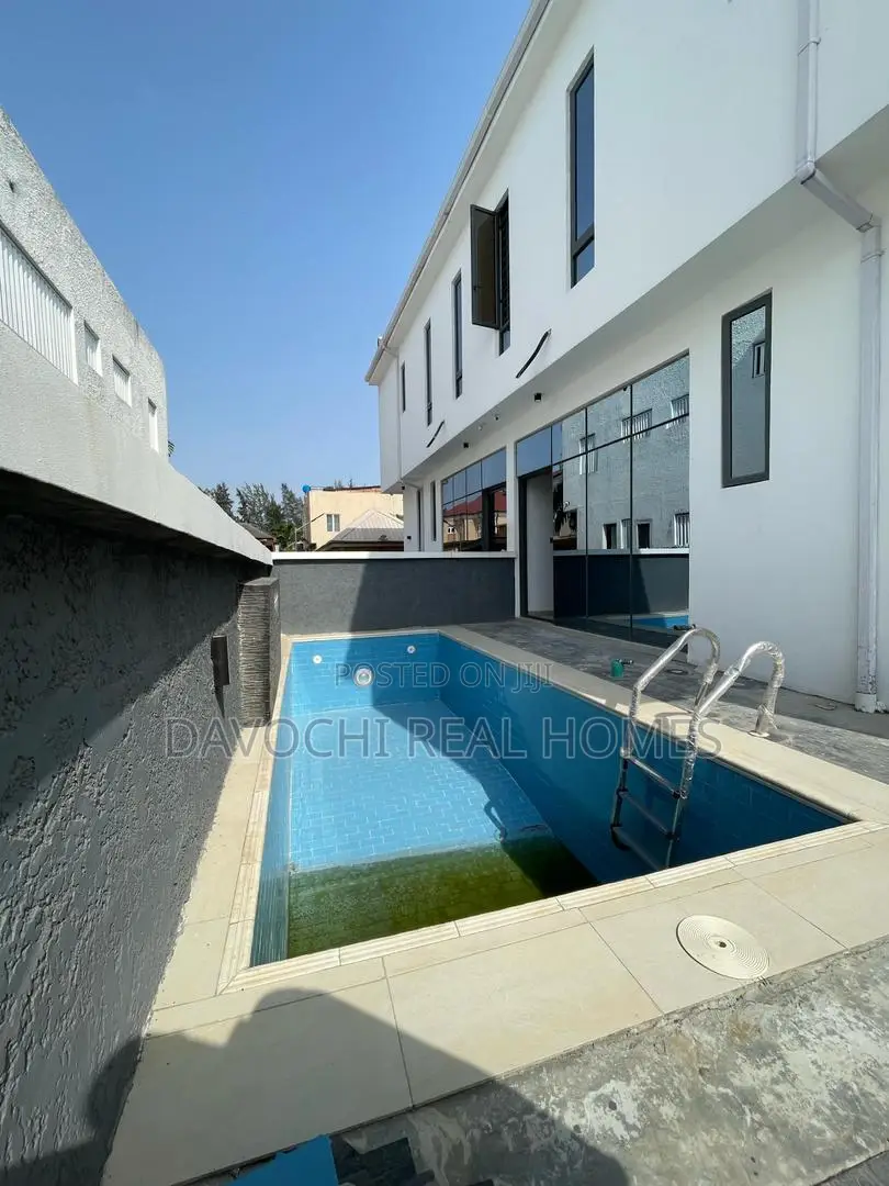 4bdrm Duplex in Chevron Drive, Lekki for sale in Lekki
