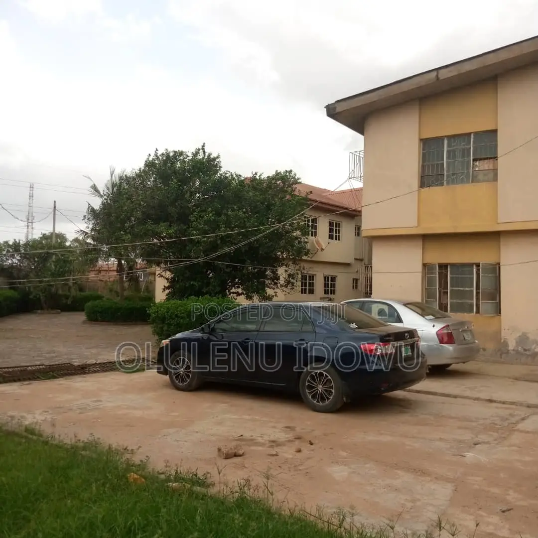 Furnished 5bdrm Duplex in Alimosho for sale in Alimosho