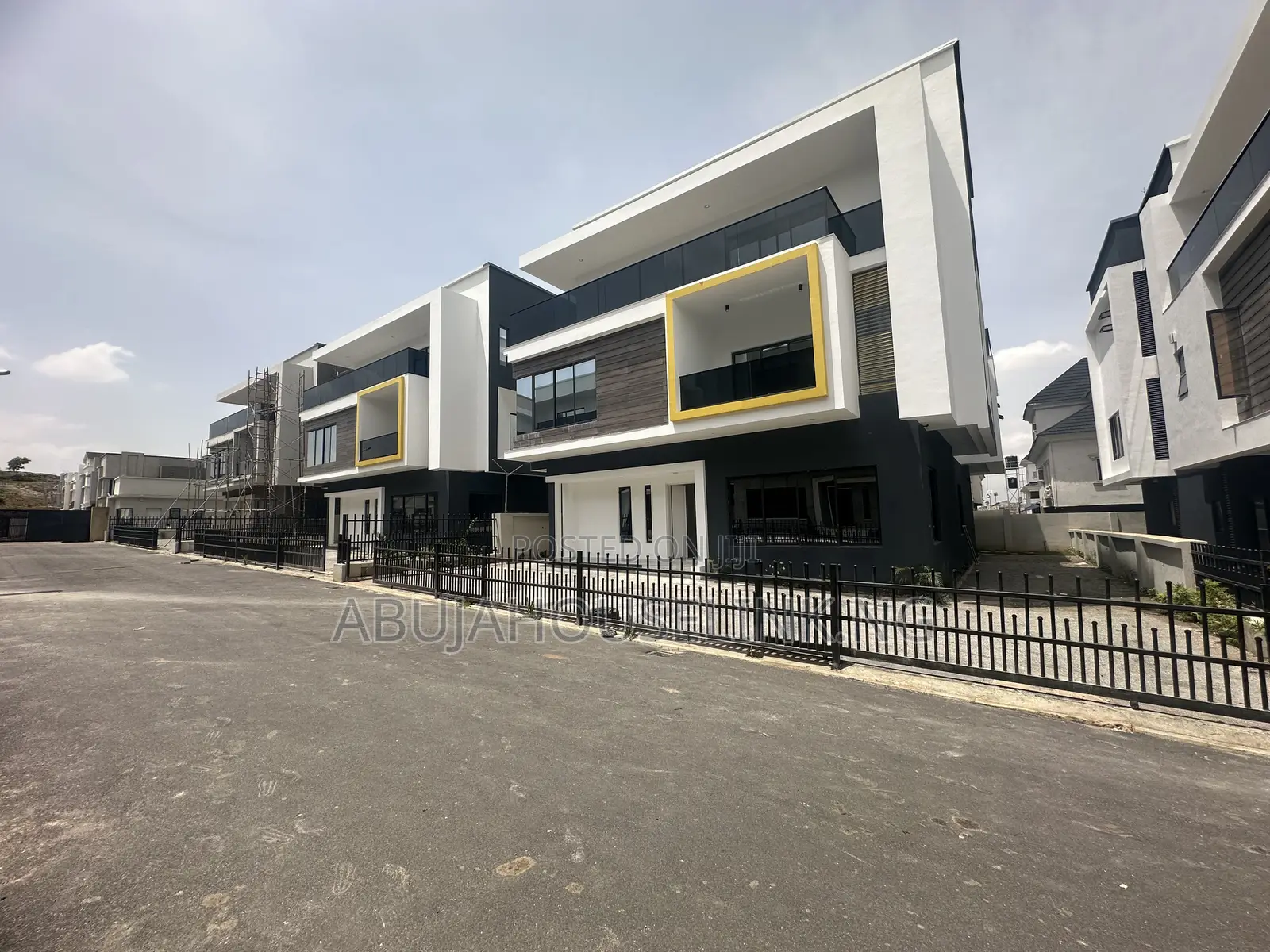 6bdrm Duplex in Guzape Main Abuja for sale in Guzape District