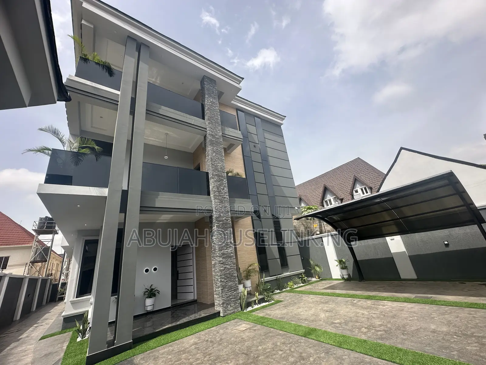 5bdrm Duplex in Apo Resettlement for sale in Apo Resettlement