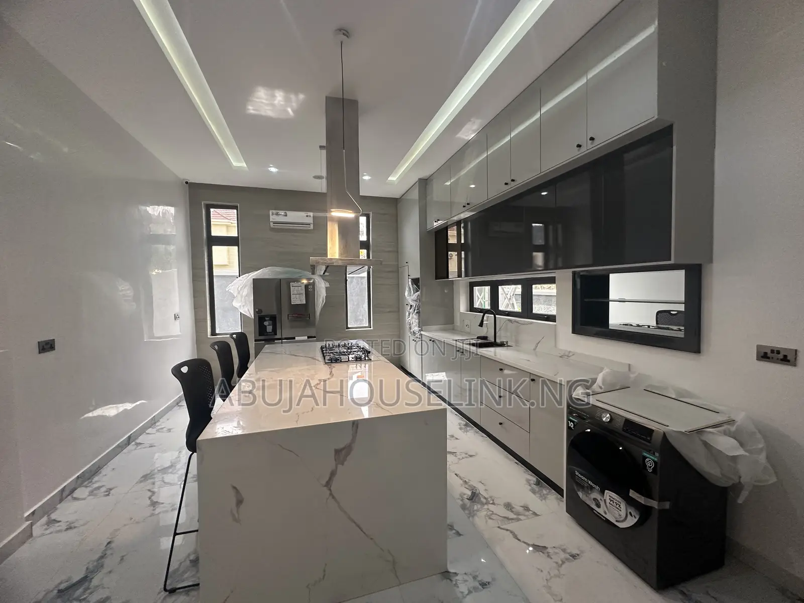 5bdrm Duplex in Apo Resettlement for sale in Apo Resettlement