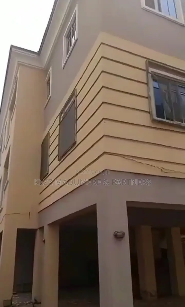 5bdrm Block of Flats in Near Liberty Bus for sale in Enugu