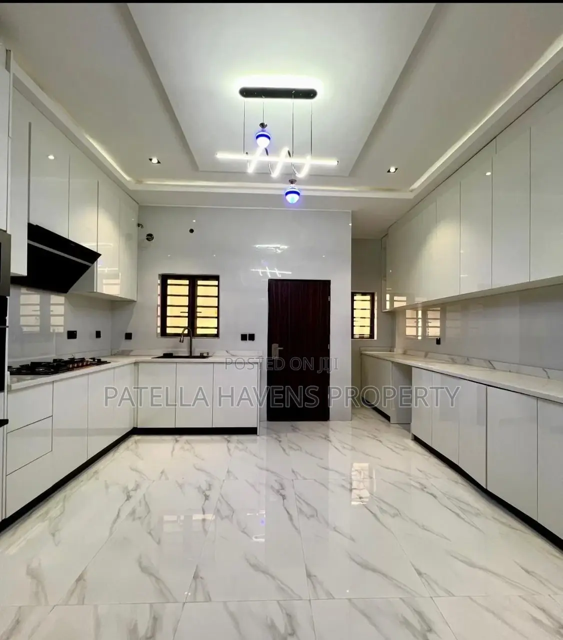 4bdrm Duplex in Apo District for sale in Apo District