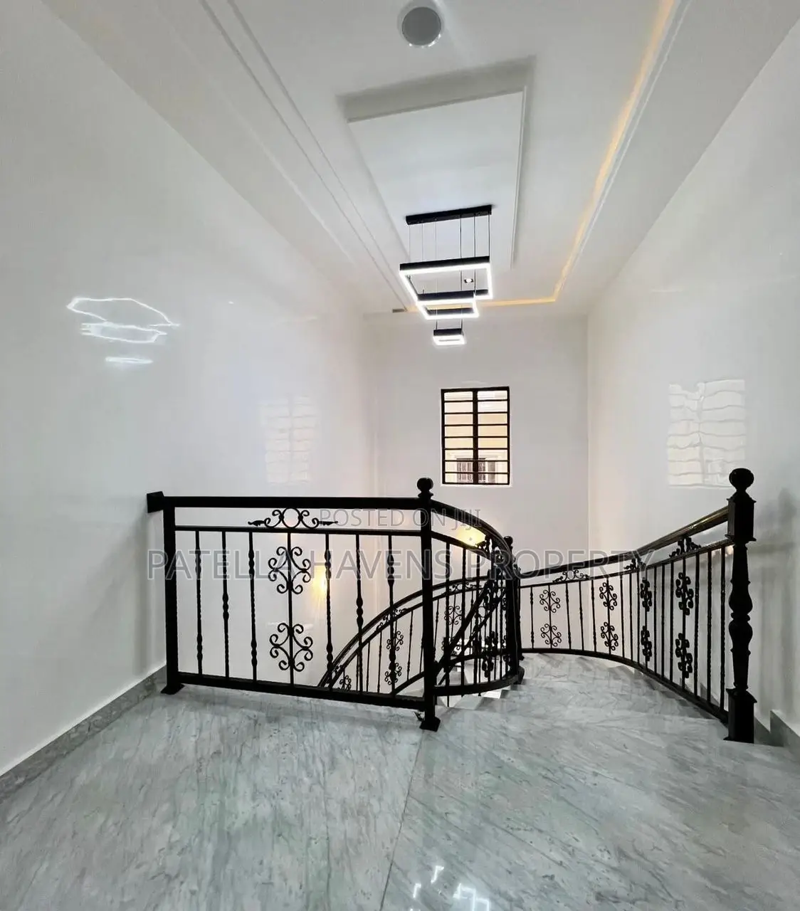 4bdrm Duplex in Apo District for sale in Apo District