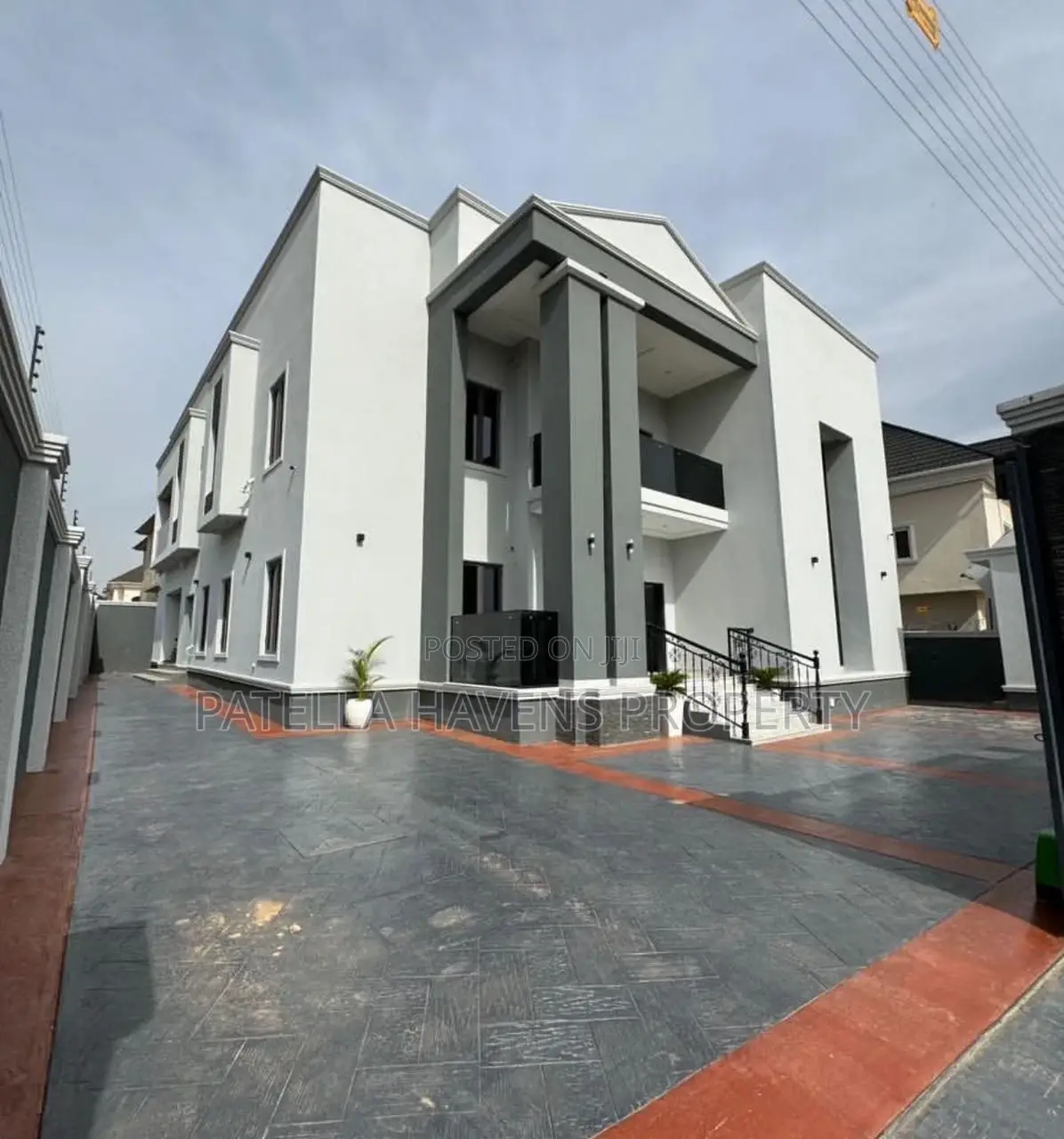 4bdrm Duplex in Apo District for sale in Apo District
