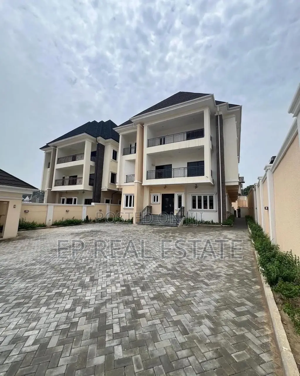 7bdrm Duplex in Asokoro for sale in Asokoro