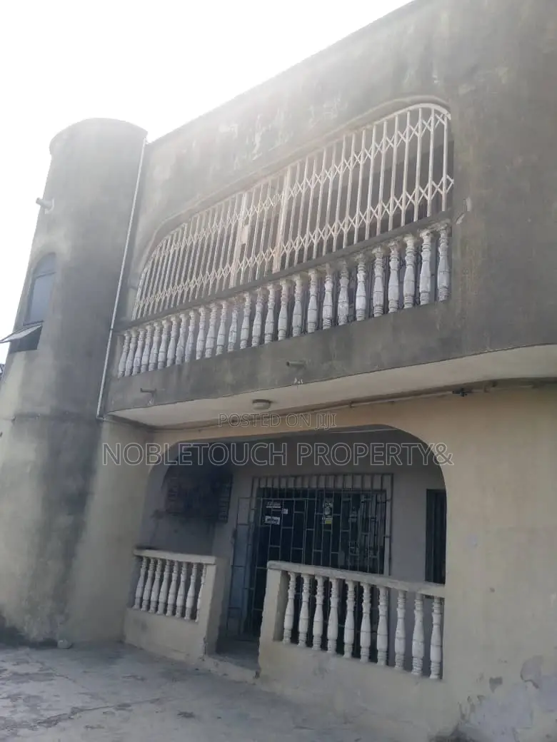 3bdrm Block of Flats in Off Abaranje Ikotun for sale in Abaranje