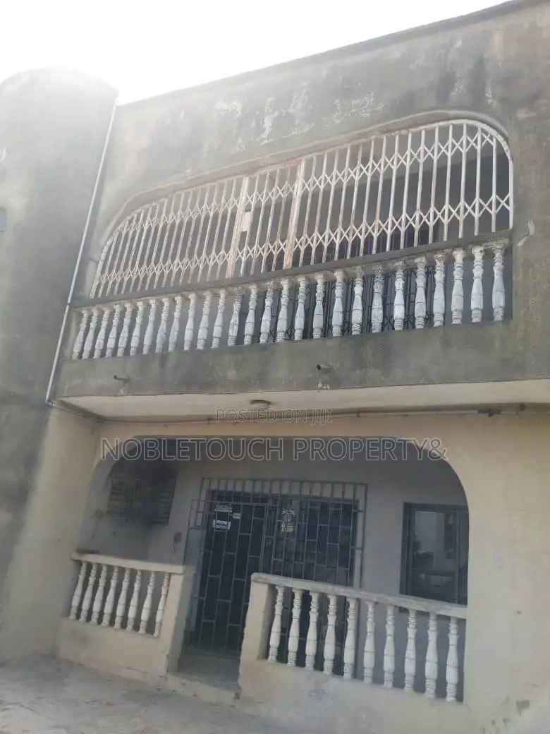 3bdrm Block of Flats in Off Abaranje Ikotun for sale in Abaranje