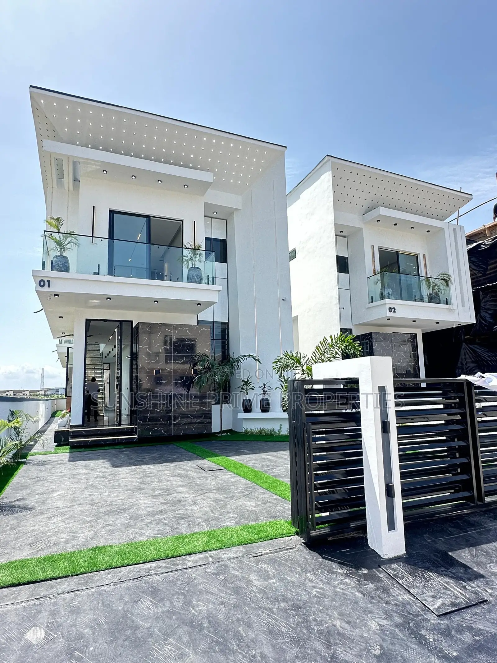 5bdrm Duplex in Chevron for sale in Chevron