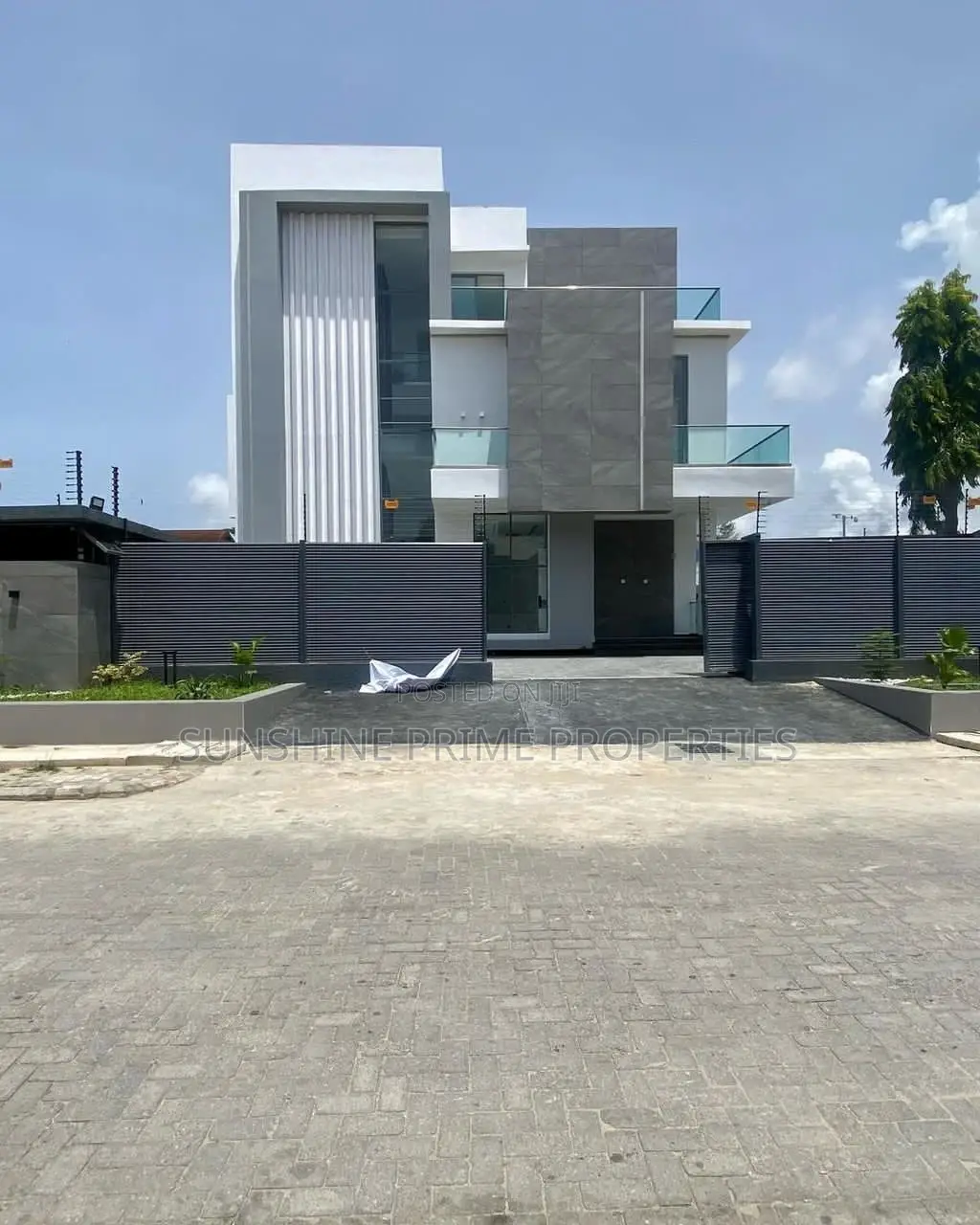 5bdrm Duplex in Lekki Phase 1 for sale in Lekki