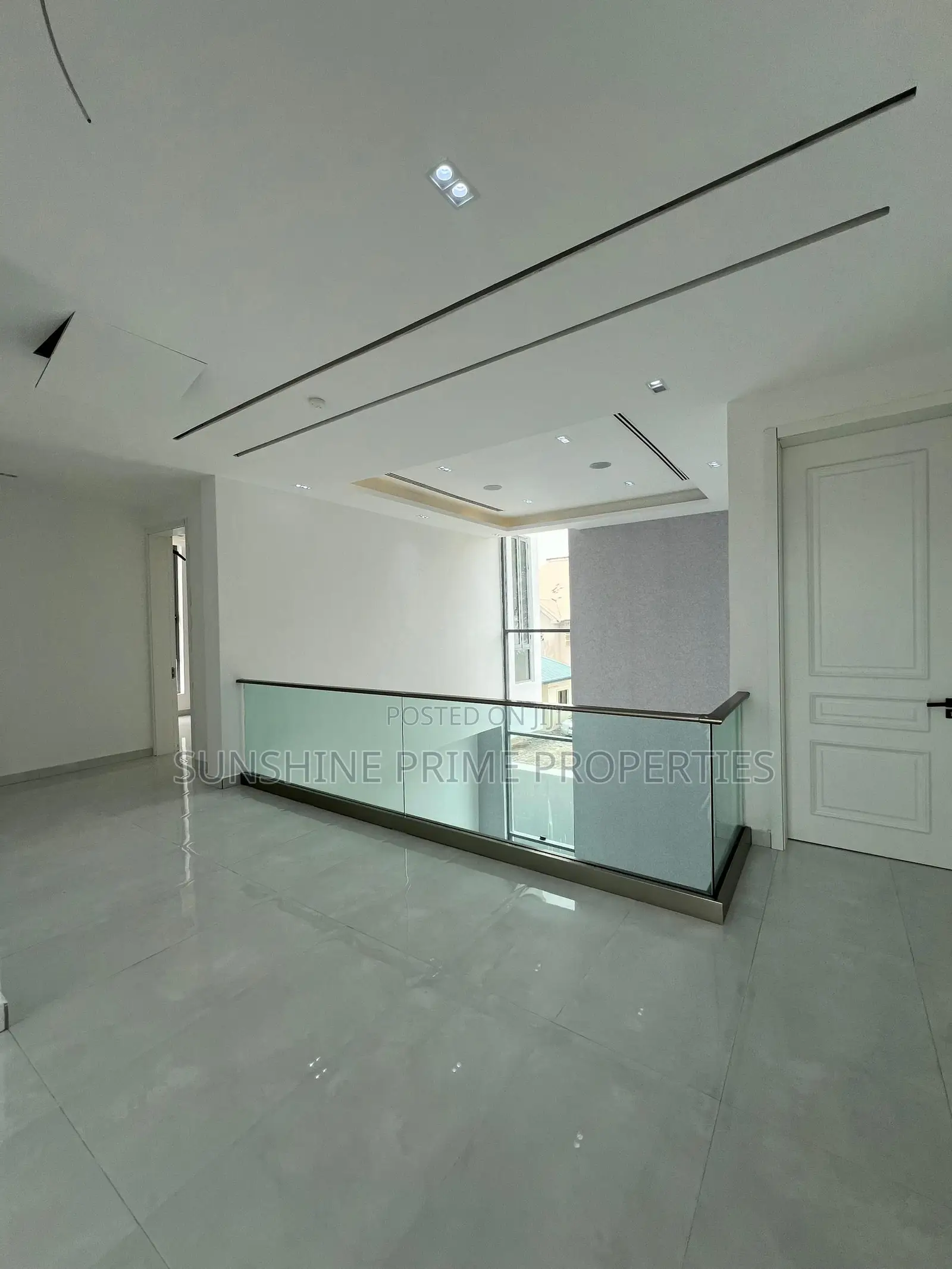 5bdrm Duplex in Lekki Phase 1 for sale in Lekki