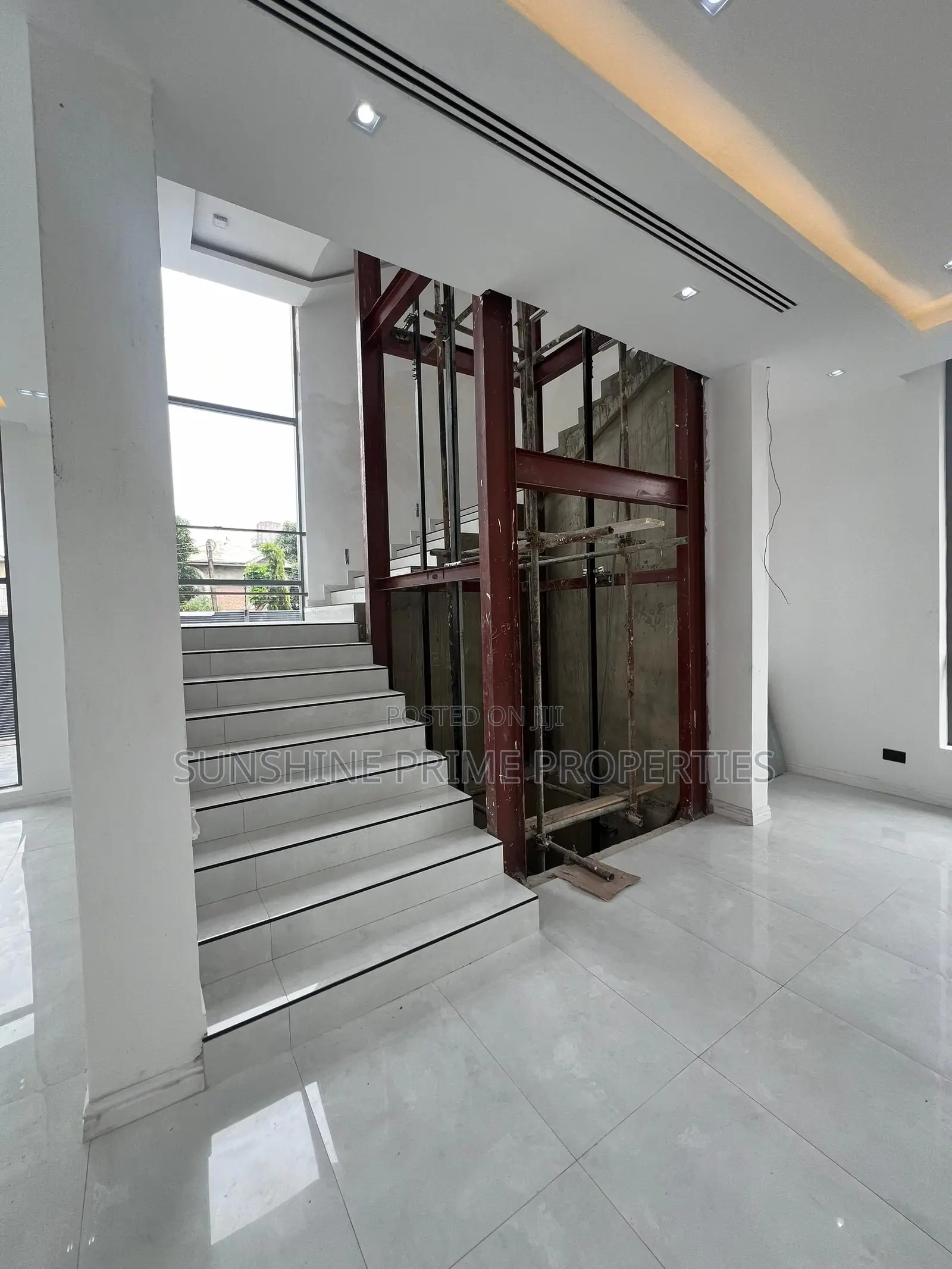 5bdrm Duplex in Lekki Phase 1 for sale in Lekki