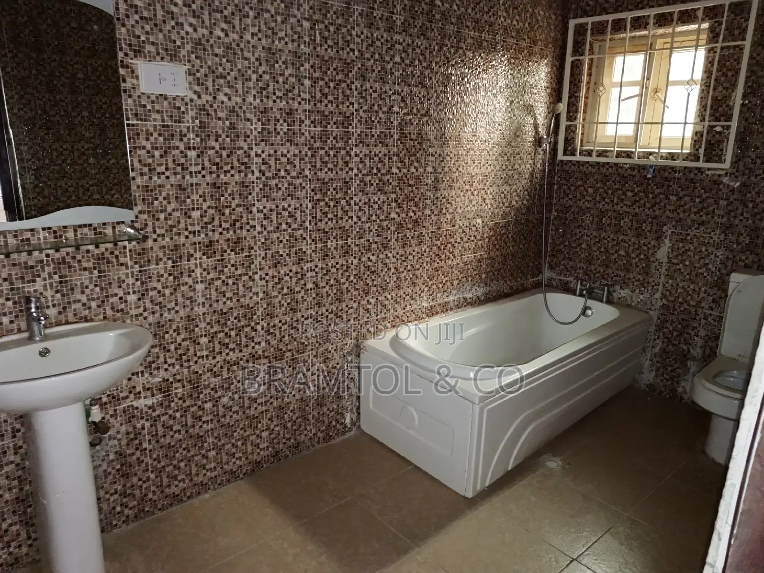 3bdrm Block of Flats in Wuye for rent in Wuye
