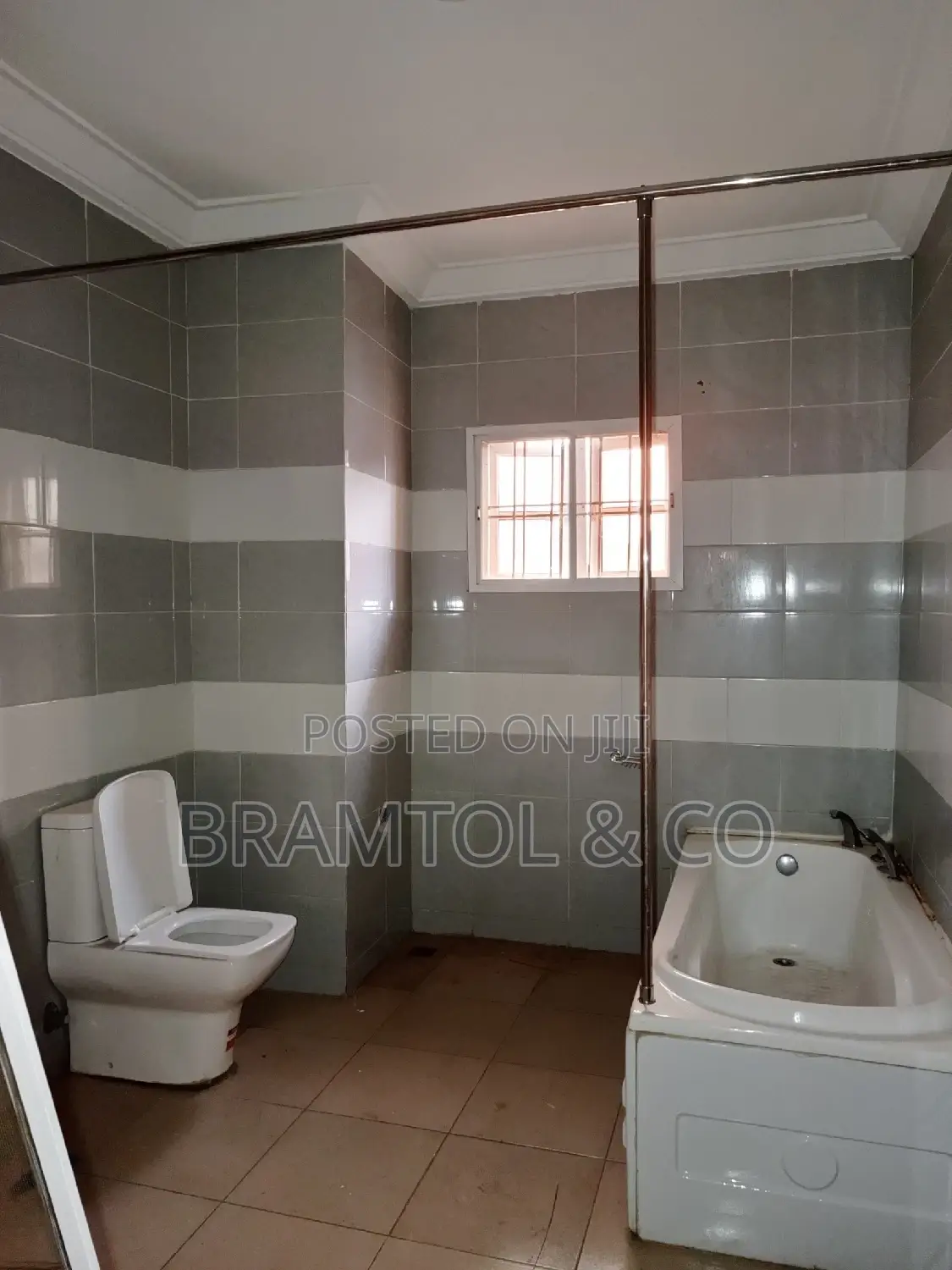 3bdrm Townhouse / Terrace in With Bq, Wuye for rent in Wuye