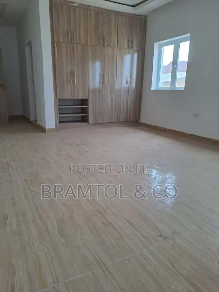 3bdrm Block of Flats in With Bq, Wuye for rent in Wuye