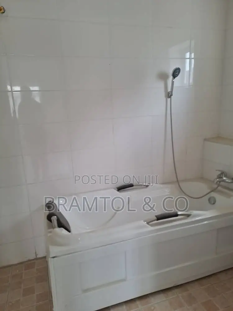 3bdrm Block of Flats in With Bq, Wuye for rent in Wuye
