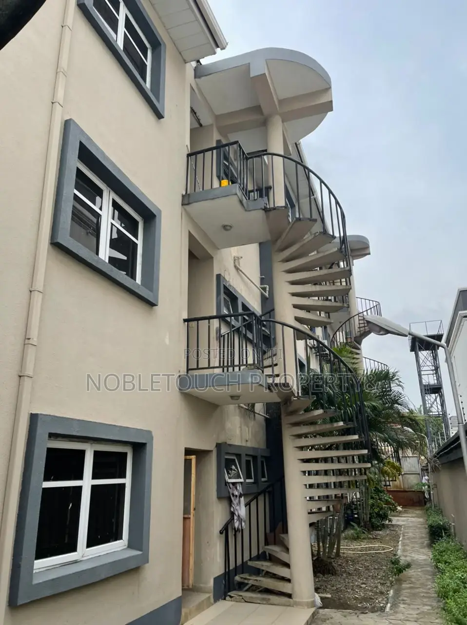 3bdrm Block of Flats in Lekki Lagos for sale in Lekki