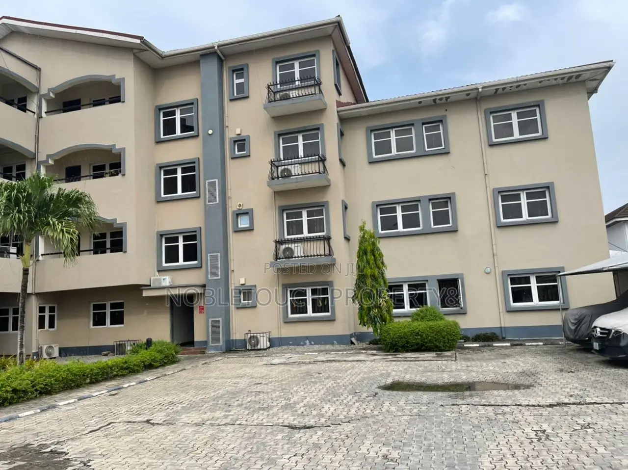 3bdrm Block of Flats in Lekki Lagos for sale in Lekki