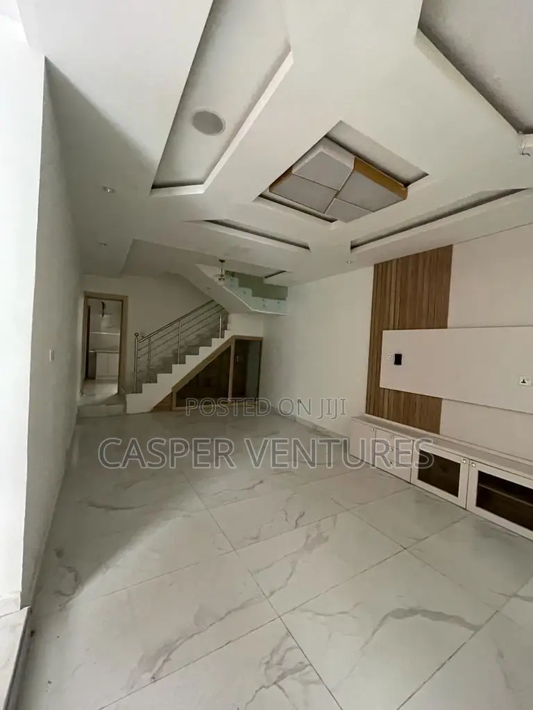 5bdrm Duplex in Salem, Ikate for rent in Ikate