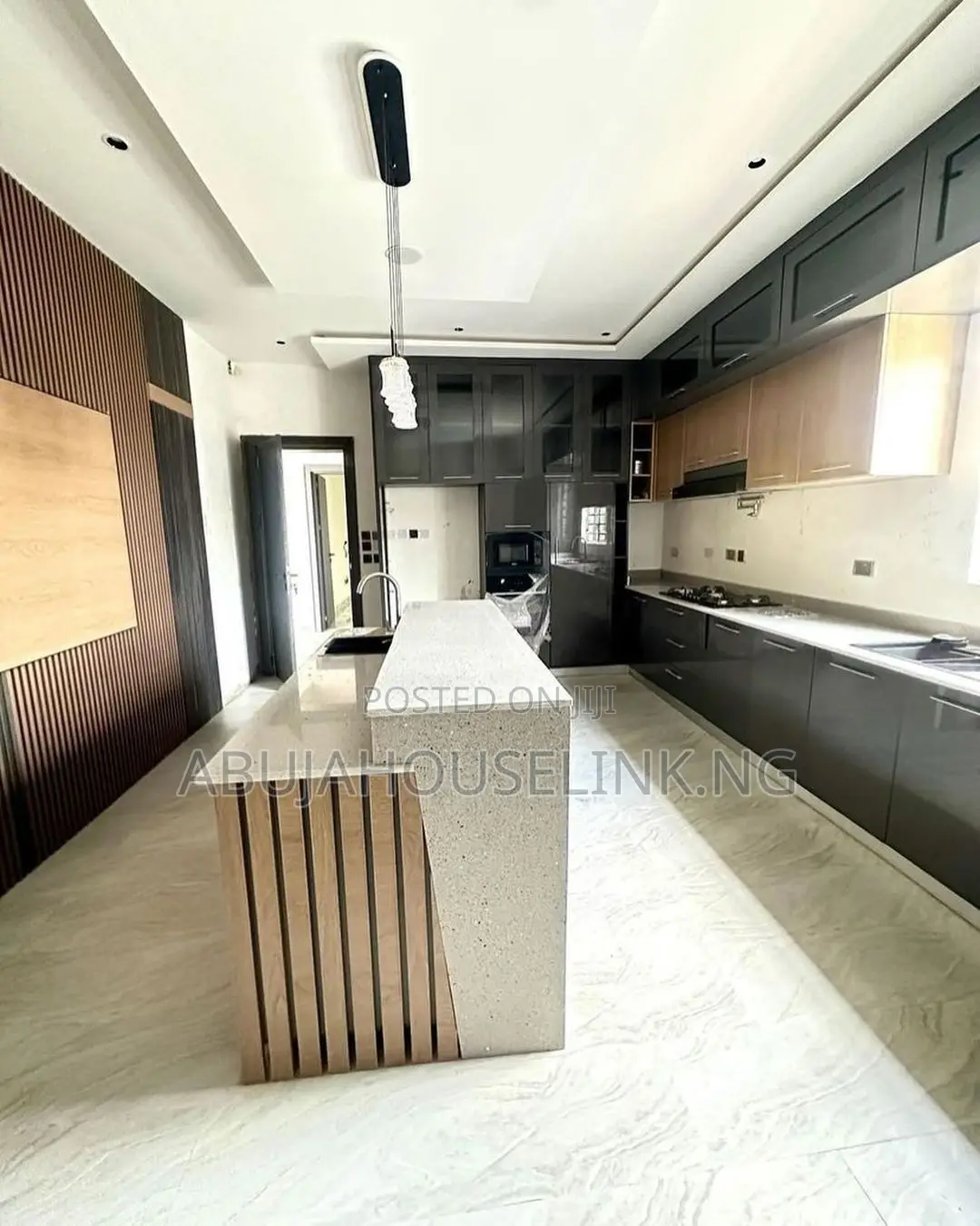 5bdrm Duplex in Apo Resettlement for sale in Apo Resettlement