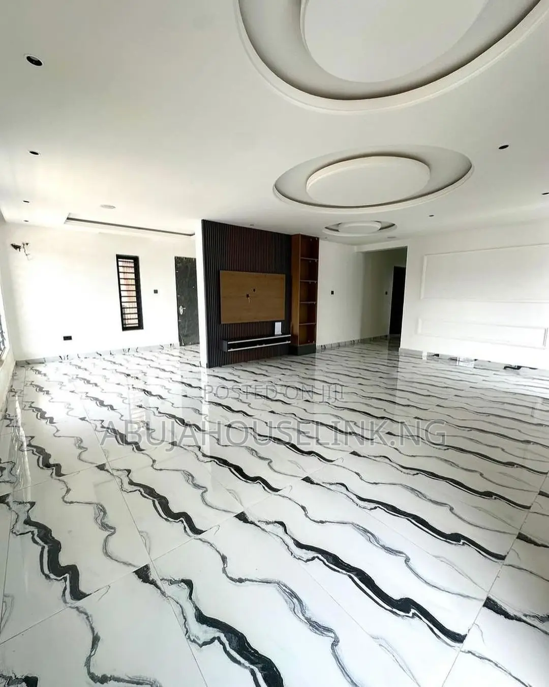 5bdrm Duplex in Apo Resettlement for sale in Apo Resettlement