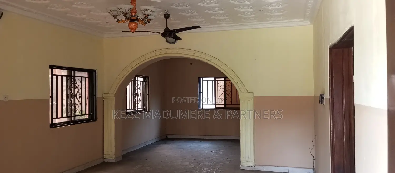 8bdrm Duplex in Ogbaita Woji , Port for sale in Port-Harcourt